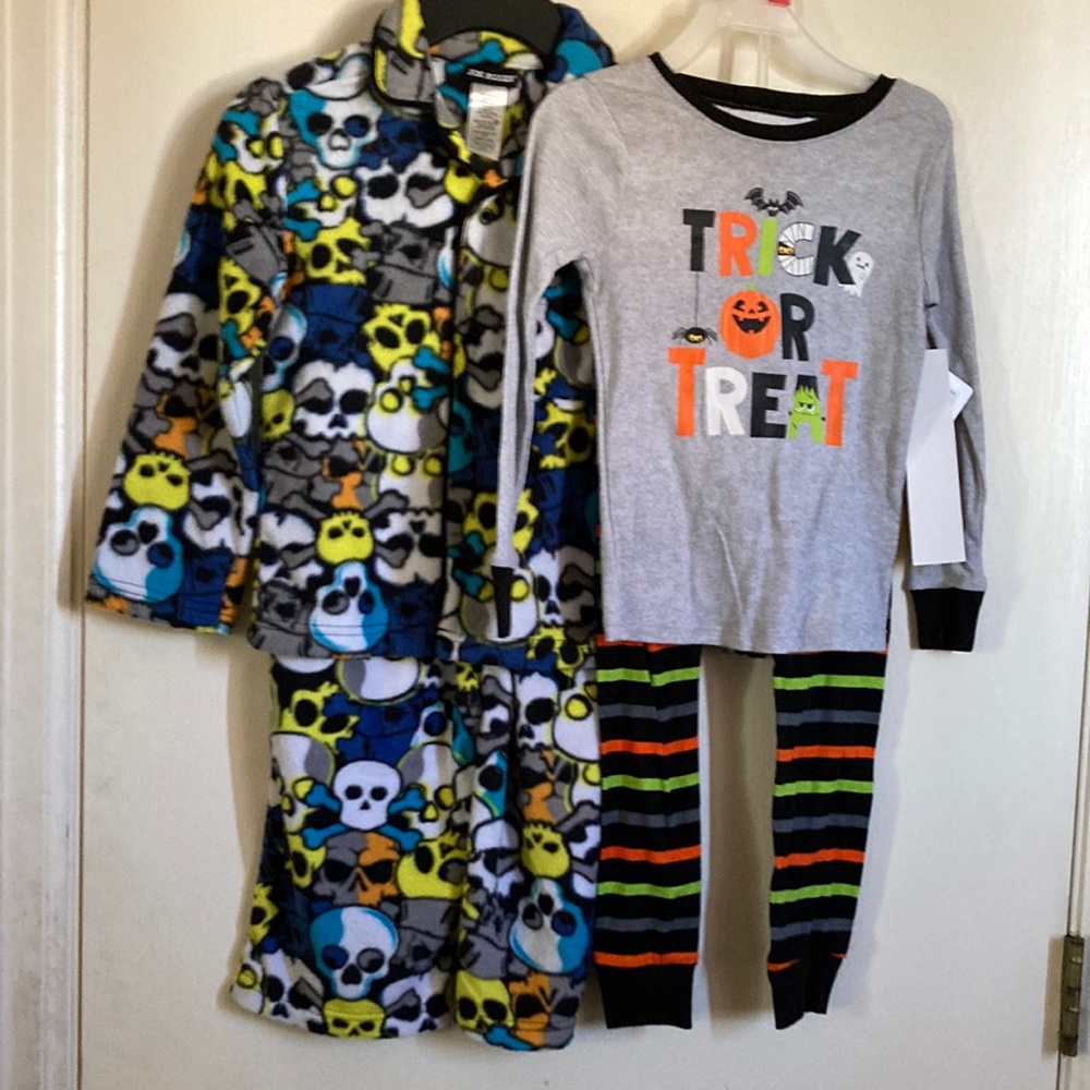 *Joe Boxer New 2pc Fleece with Skulls and 2pc Halloween PJ’s C141